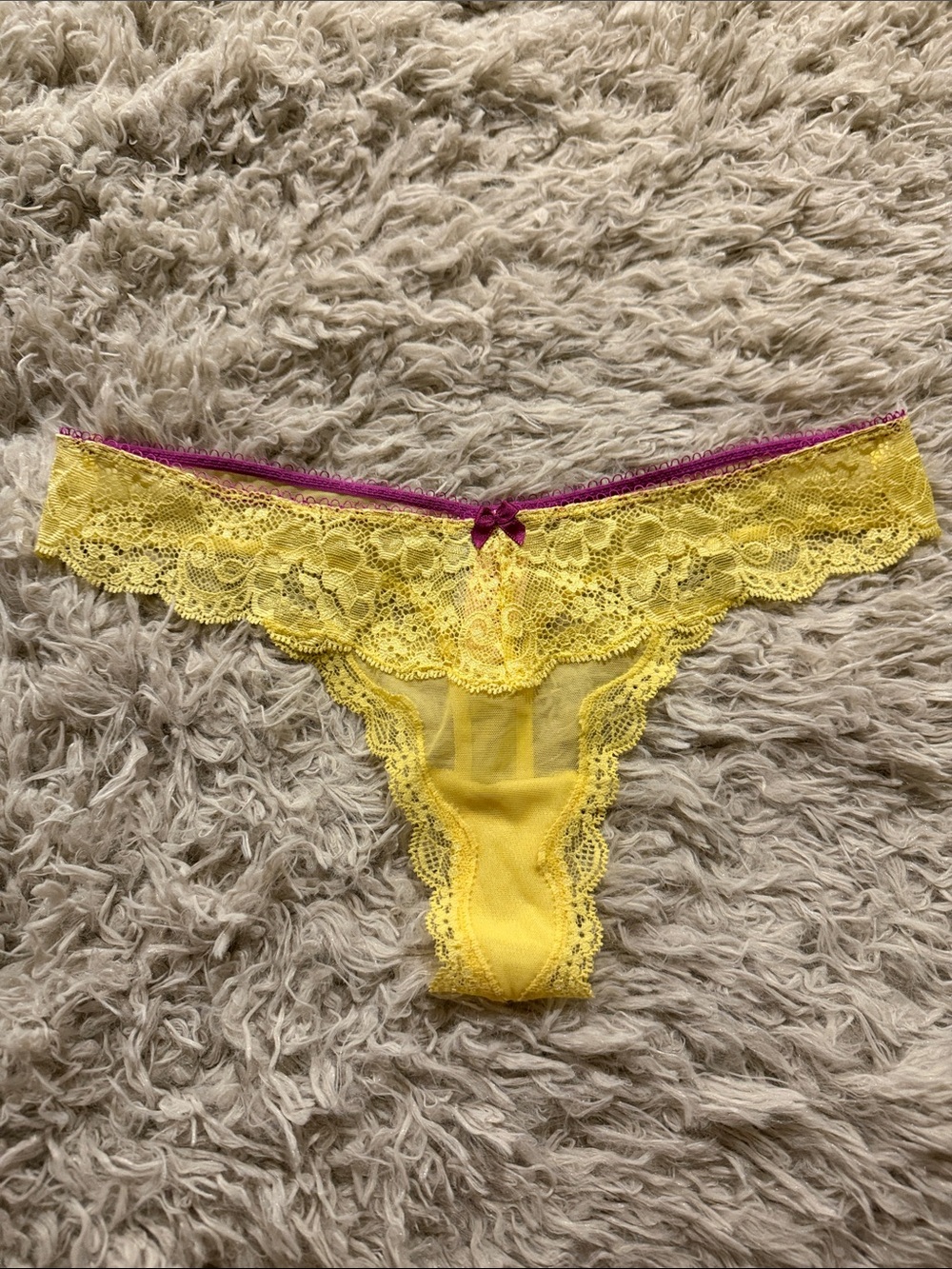 NWT Vintage Victoria’s Secret Dream Angels Lace and Mesh Thong Yellow Small